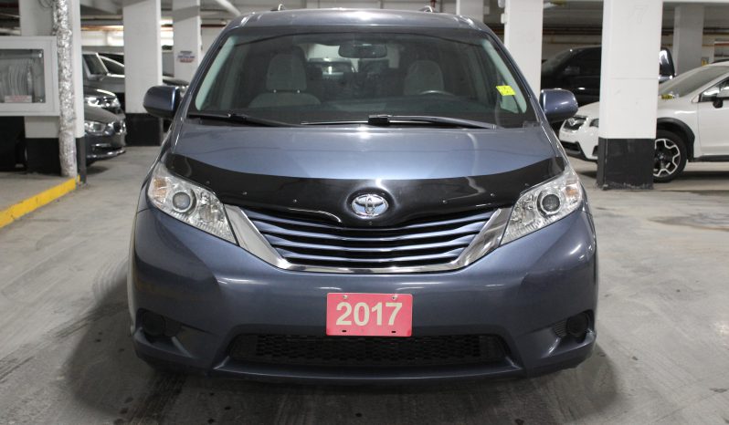 
								Toyota Sienne SE 2017 full									