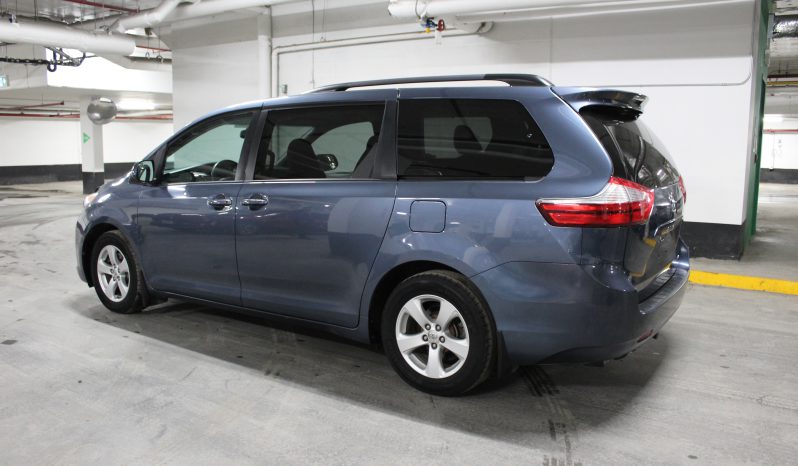 
								Toyota Sienne SE 2017 full									