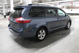 
										Toyota Sienne SE 2017 full									