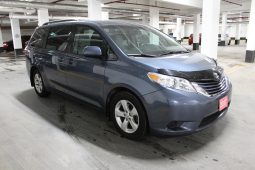 
										Toyota Sienne SE 2017 full									