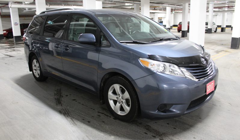 
								Toyota Sienne SE 2017 full									