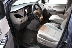 
										Toyota Sienne SE 2017 full									
