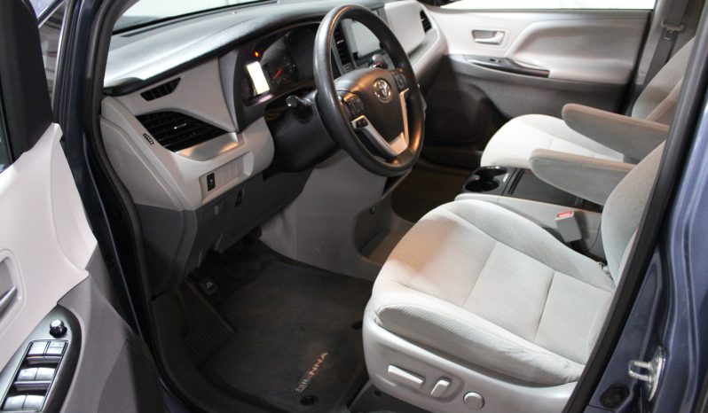 
								Toyota Sienne SE 2017 full									