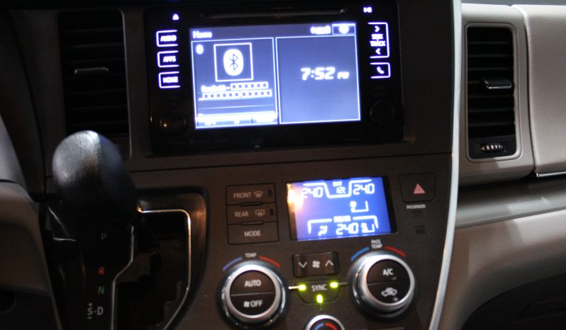 
								Toyota Sienne SE 2017 full									