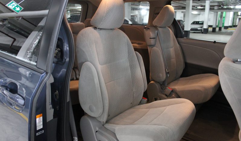 
								Toyota Sienne SE 2017 full									