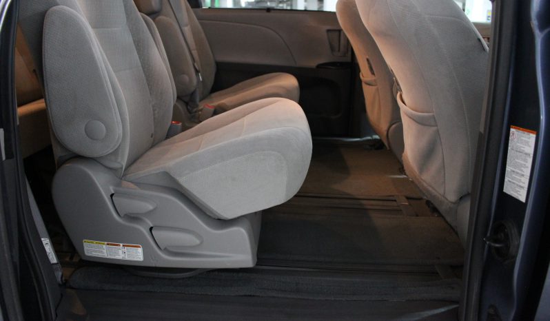 
								Toyota Sienne SE 2017 full									